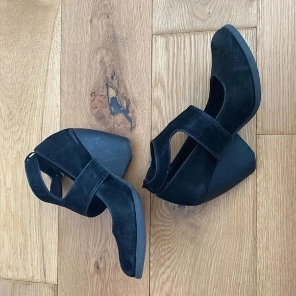 Blowfish Black Suede Chunky Heels - Picture 3 of 12